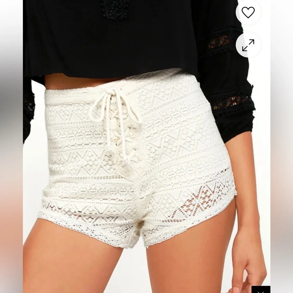 Billabong Lovestruck Cream Lace Shorts Size Medium EUC